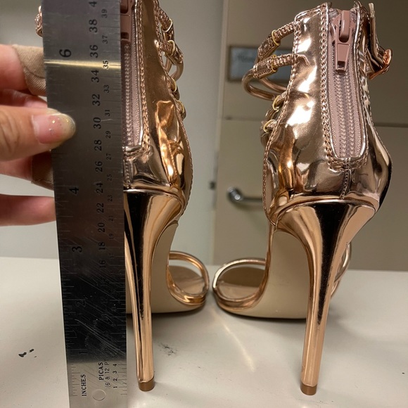 Steve Madden Rose Gold Strappy Heels sz 5 - Picture 3 of 3
